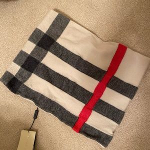 NWT Burberry Snood neck warmer wool